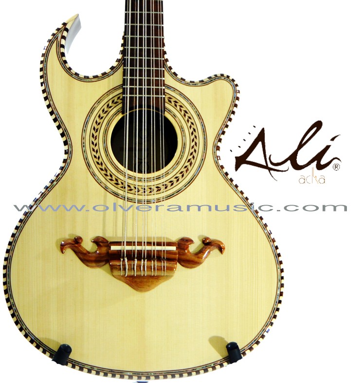 ALI ACHA Bajo Quinto Profesional (ABQNPCDEC3)  Estilo Requinto Madera de Nogal- Disponible solo sobre pedido.